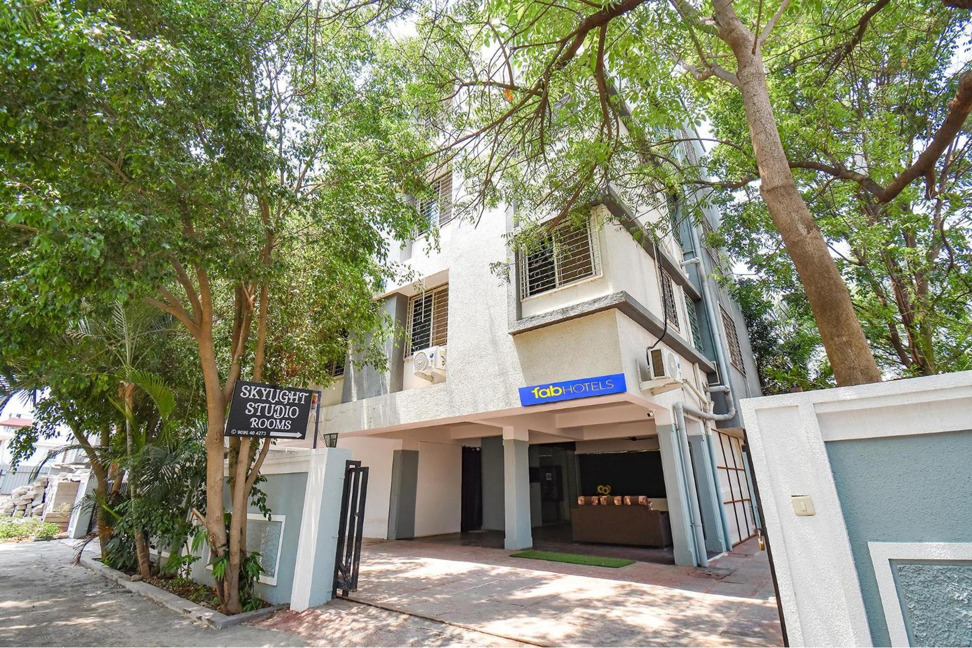 Fabhotel Skylight Studio Rooms - Nr Mcf Camp Pune Extérieur photo